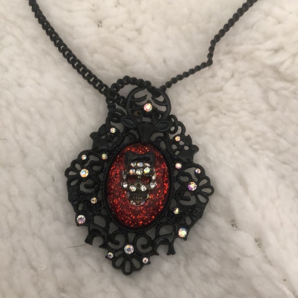 Betsey johnson skull cameo necklace - Picture 3 of 5